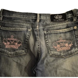 SÖKER! Victoria Beckham Jeans!💖 - söker dessa i midjemåttet rättöver 45-50 cm ! vilken färg som helst på fick dittaljerna❤️