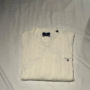 stickad gant tröja - Bra skick, Tveka inte på att skriva om du undrar över något😁 