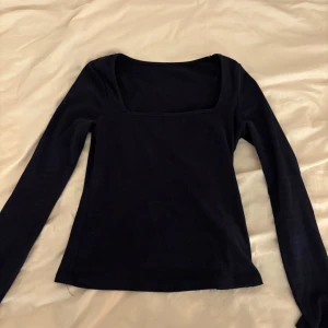 Långärmad tröja - Strl s, ny skick använd 1 gång