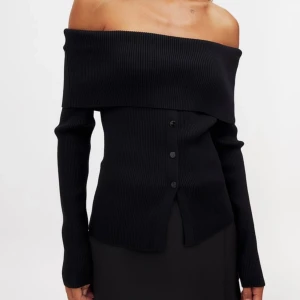 Topp - Vill kolla intresset på denna super snygga och slutsålda toppen från nakd, använd en gång 🤍i storlek xs men passar även mig som vanligtvis har s 🤍ge gärna prisförslag 🤍