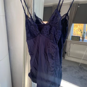 Blått linne - Blått linne som aldrig är använt med prislapp kvar från shein i storlek s