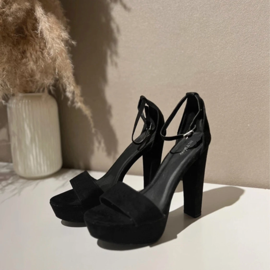 Nelly Shoes Platform Heel Sandal