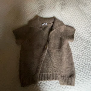 Kofta - Stickad kofta ish, användt 1 gång super bra skick!💓