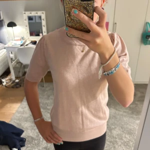 Hej jag ska sälja min tröja Saint Tropez för att jag använder den inte så mycket😘 - Väldigt fin tröja som inte är använd så många gånger❤️