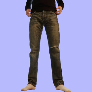 Dondup Jeans - Dondup Jeans. Modell: Dondup Emil.  Size: 33 (passar 178cm - 186cm). Skick: 9/10.