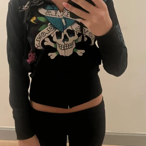 Ed Hardy hoddie - 🎀ed Hardy 🎀zip up 🎀storlek- M  🎀som ny 🎀skulle säga att den är typ xs/s och absolut inte M