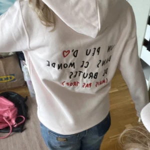 Mira Paris hoodie - Supersnygg ljusrosa Mira Paris hoodie som endast är testad🩷🩷