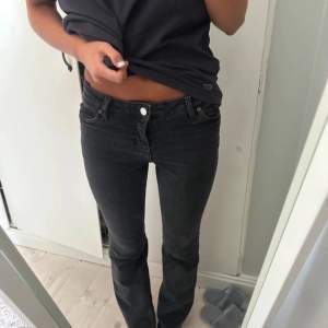 Lågmidjade bootcut jeans