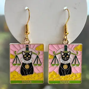 Handmade tarot card earrings.🎀