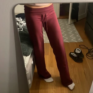 Mjukisar🍁 - Low waist mjukisar från Lager 157 i storlek xxs! Använda fåtal gånger, i nyskick, men säljer då jag passar bättre i gråa🩷nypris-200kr, mitt pris-99🫶🏼