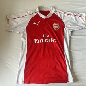Arsenal Home Kit 2015-16 - Small