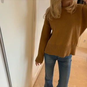 Stickad tröja  - Stickad tröja i ull från h&m💕 sparsamt använd 