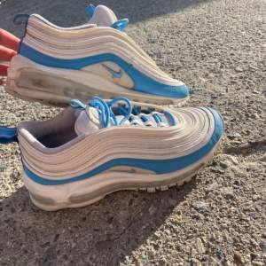 Nike air Max 97 i unik färg, använda men fortfarande bra skick 