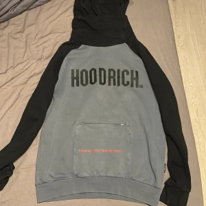Hoodrich hoodie - Unik o snygg hoodrich hoodie som ja söljer eftersom de ej är min stil längre. Ny pris 750. 