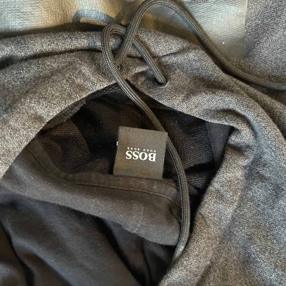 Size L  Bra skick - inget fel med den. Hoodies.