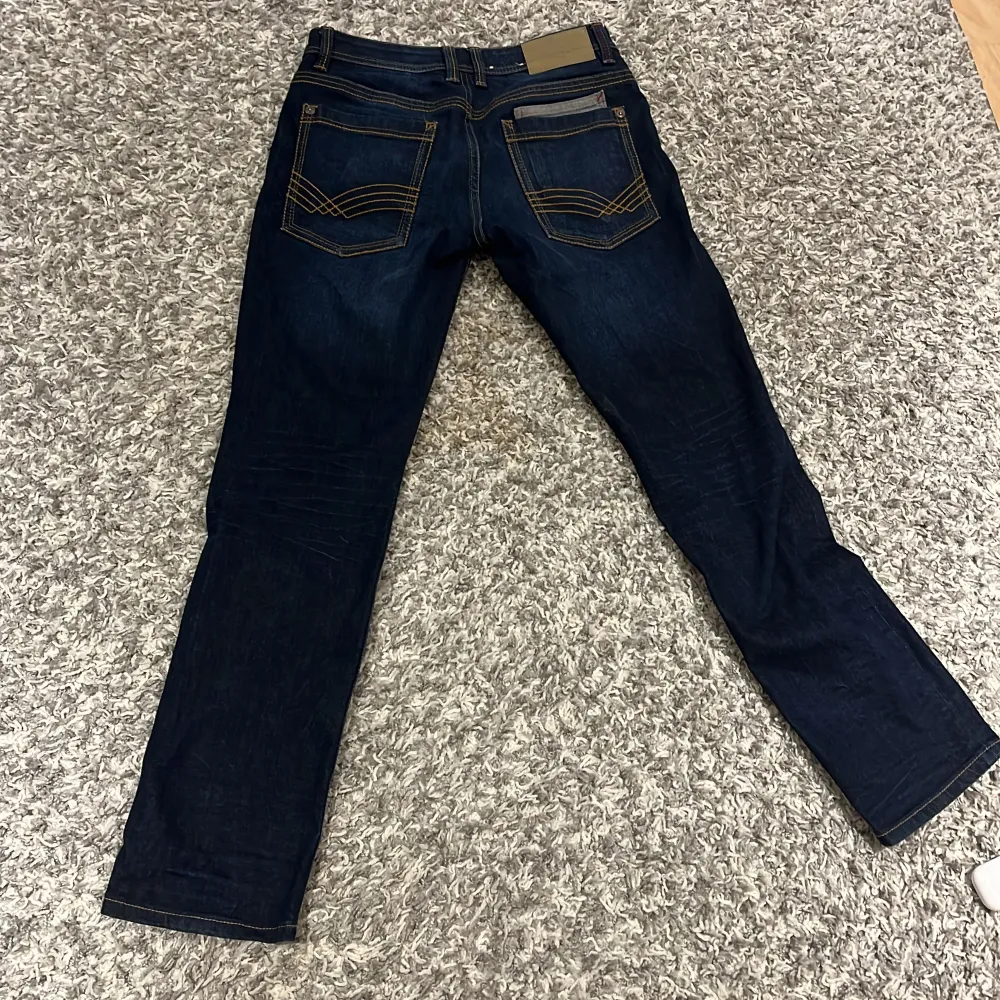 30/32 jätte bra skick. Aldrig använda, säljer pga för liten storlek. Jeans & Byxor.