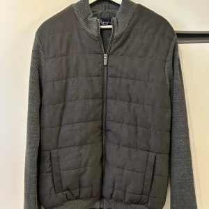 Cardigan  - Cardigan/Jacka i stl L som är i bra skick. 