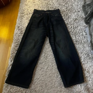 Weekday Astro jeans - Säljs då paret inte kommer till användning, 8/10 skick, mörkblå, storlek 29/32. 