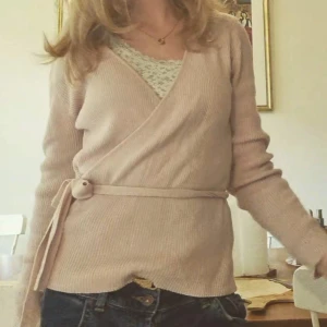 Wrap tröja - Denna omlott tröja💞