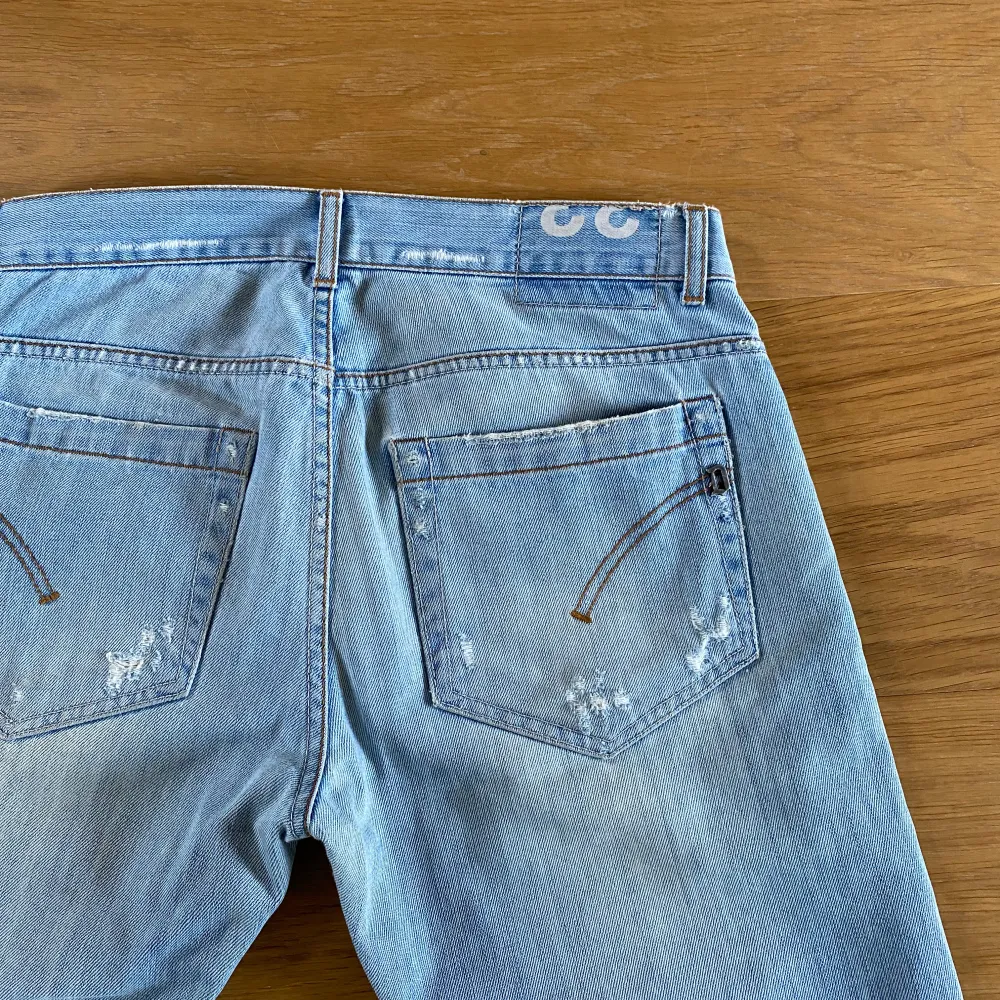 Säljer dessa oerhört snygga och trendiga dondup jeans i storlek 33. Nyskick 10/10. Priset kan eventuellt diskuteras vid snabb affär! Alla bud tas! . Jeans & Byxor.