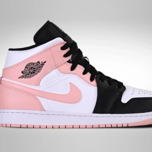 Jordan 1 - Säljer ett par rosa jordan 1 i storlek 36 dm för fler bilder då de inte är helt nya