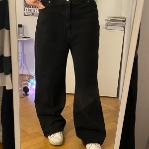Baggy jeans  - Har inga tecken på användning.