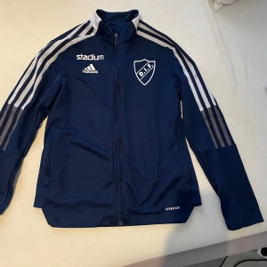 Adidas Track jacket  - I använt skick 