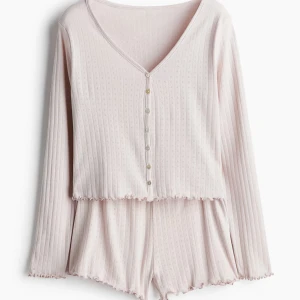 Ljusrosa pyjamas  - Supergullig pyjamas från H&M, nyskick💗använd en gång 