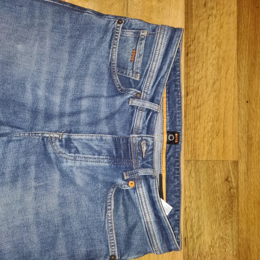 Väldigt bra skick använd bara ett få antal gånger! Pågrund av att de är för små. Skicka PM för mer bilder/info! Skick: 9/10 Storlek: W30 L32. Jeans & Byxor.