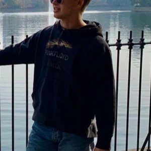 Punk Floyd Vintage Hildur - Svart/urtvättad till något grå.