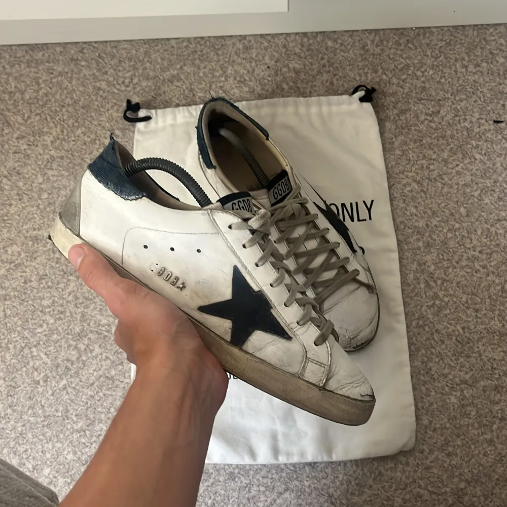 Säljer dessa feta Golden goose! Skick 6/10. PM för mer info/bilder. Skor.