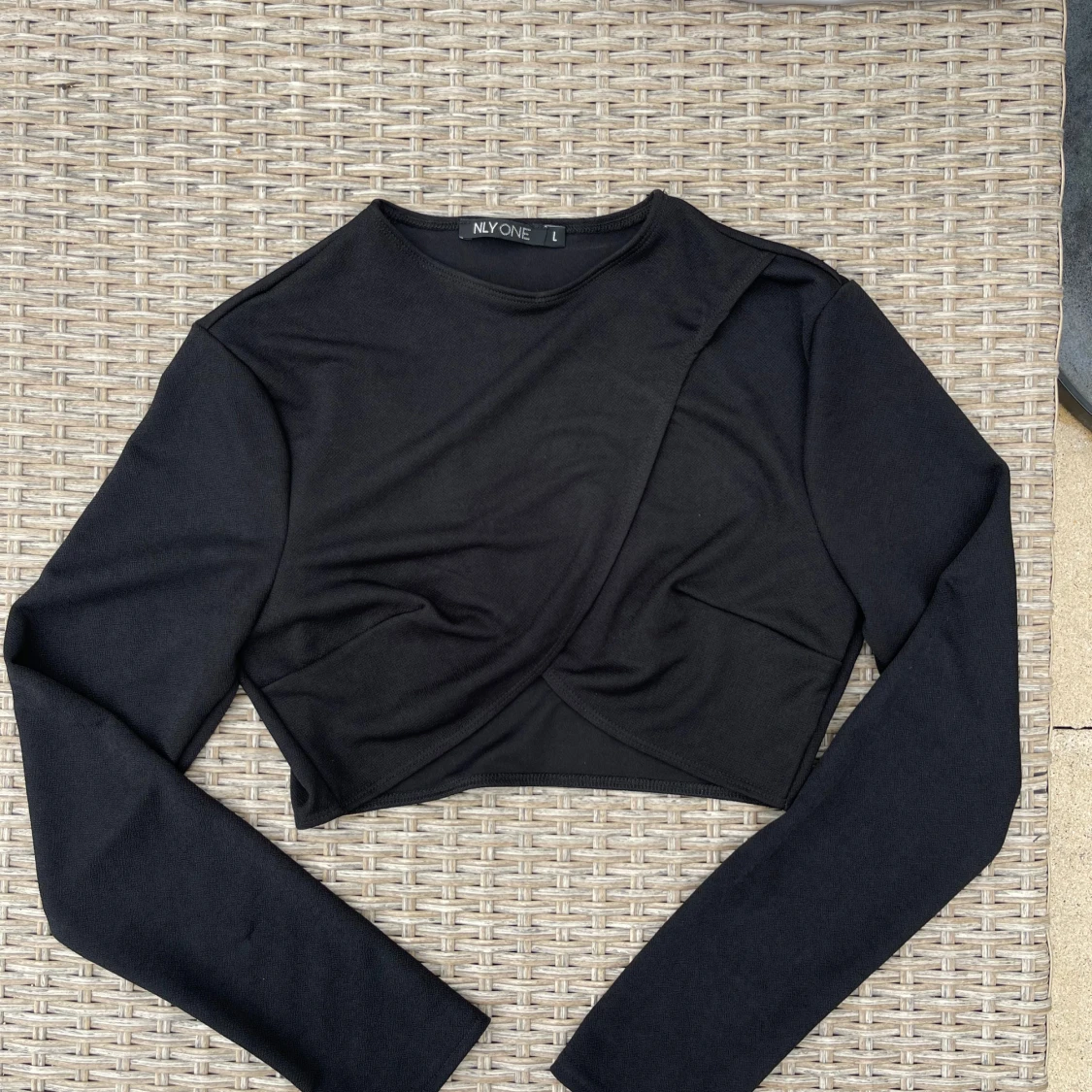 Svart croppad topp från NLY One - 91