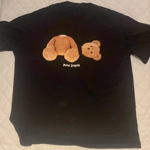 Palm angels  - Använt några gånger den ha blivit för liten för mig.