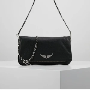 zadig väska  - super fin zadig väska i jätte bra skick! båda kedjorna och påsen medföljer🥰 kvitto finns!