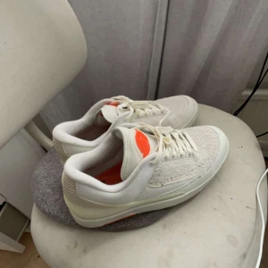 Air Jordan 2 low - använda ett bra gånger men bra skick. Storlek 43.