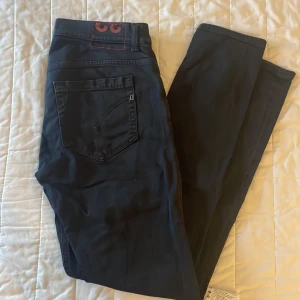 Dondup Jeans - Svarta dondup Jeans. Storlek 32 Skinny fit, George  Utmärkt skick.  Nypris 3000kr
