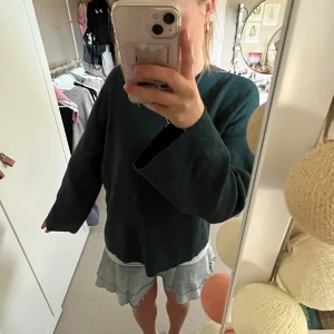 Fin stickad tröja💕 - Säljer denna super sköna finstickad tröjan i en sååå snygg grön färg!💕