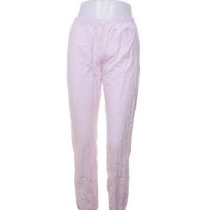 Rosa randiga pyjamasbyxor💗💗 - Randiga rosa pyjamasbyxor som tyvärr blivit för små💗