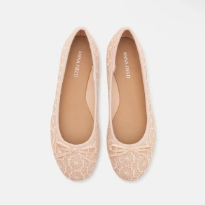 Rosa spetsiga ballerinaskor från Anna Field - Säljer dessa jätte fina ballerina skorna då de var för stora, super söta ljus rosa❣️