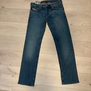 Diesel jeans - Tja säljer nu mina deisel jeans i 30/32. De är helt nya har testat de en gång men de är för små för mig. Inga skador alls. Nypris 1500-1800  . Priset är ej hugget i sten 