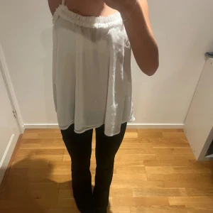 Linne  - Jätte söt vitt linne💗fint matrial och sitter skönt på! 