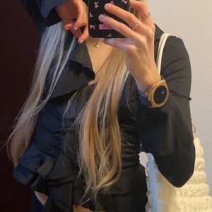 Svart blus - Denna tröjan är endast använd typ 5 gånger, inte riktigt min stil längre så använder inte den 💜