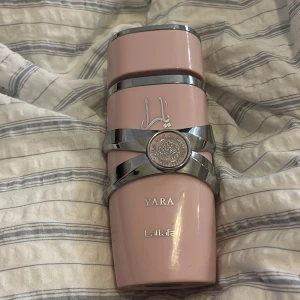 Yara lattafa  - Använd endast 7 gånger. Doftar otroligt gott