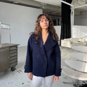 Design ny si kappa - Jättefin kappa dom tyvärr var för stor, en knapp har lossnat men knappen medföljer så det är säkert lätt att fixa