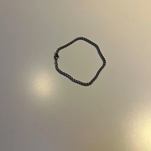 Silver armband, helt nytt - Helt nytt silver armband som sitter bra och är lätt på handleden, original förpackning kommer med