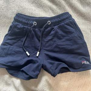 Supersköna shorts från fila, QR kod finns! Kan användas som mjukisshorts men också till träning💤🏋🏼‍♀️använd köp nu och hör av dig vid funderingar!