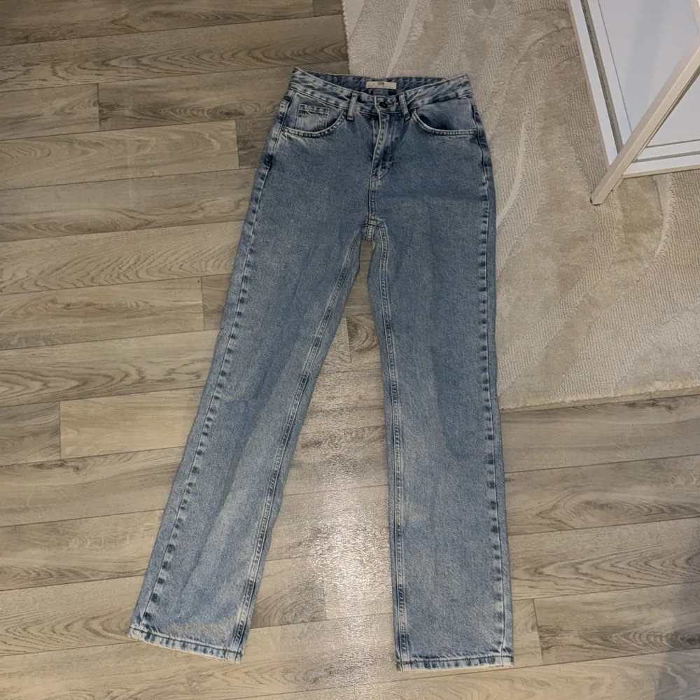 Stradivarius straight jeans. Size 34. Never been used. Jeans & Byxor.