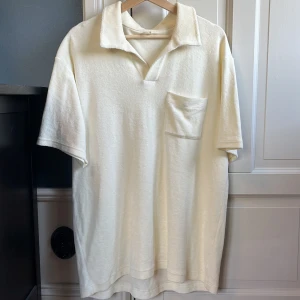 Arket piké  - Hejsan, säljer den då den är för stor för mig och att jag ej har någon användning för den. Den är använd en gång och är i 10/10 skick mitt pris- 300kr ny pris- 699kr