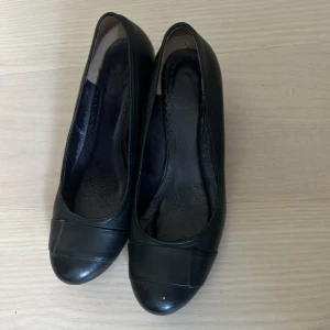 Ballerina med liten klack - Ballerina skor med liten klack, bra skick