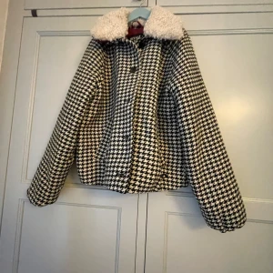 Fin jacka - Bra skick använd 2 gånger ungefär